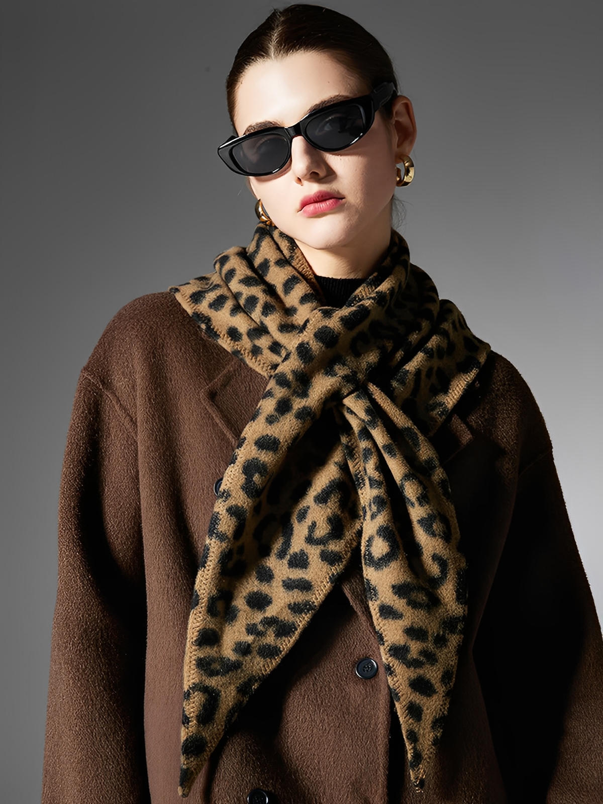 Châle léopard femme, triangle doux, grand foulard chaud, accessoire hiver, style chic, imprimé animal, toucher moelleux, modèle Pitchou - Châle - Marron