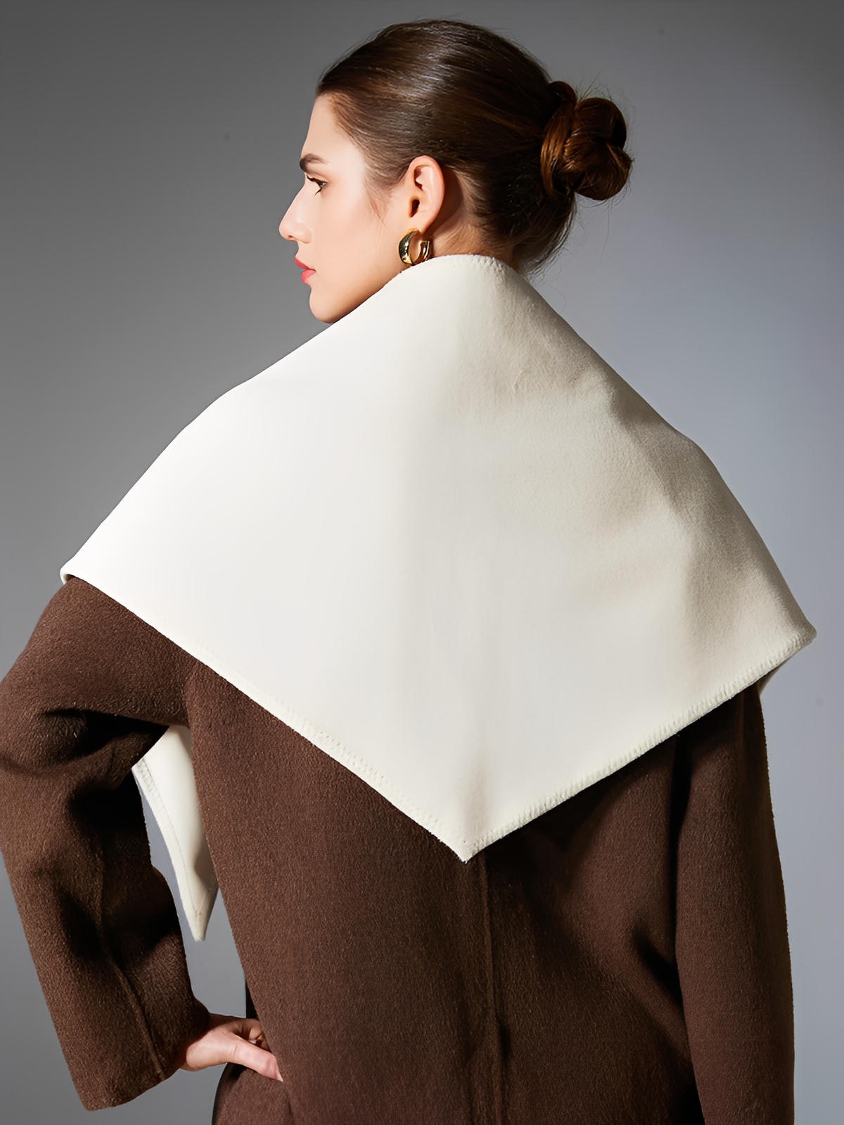 Châle triangle uni femme, écharpe douce hiver, châle chaud épaule, foulard grand format, accessoire mode minimaliste, modèle Azena - Châle - Blanc