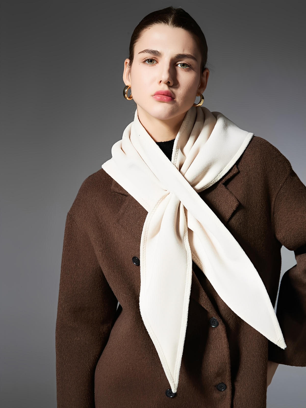 Châle triangle uni femme, écharpe douce hiver, châle chaud épaule, foulard grand format, accessoire mode minimaliste, modèle Azena - Châle - Blanc