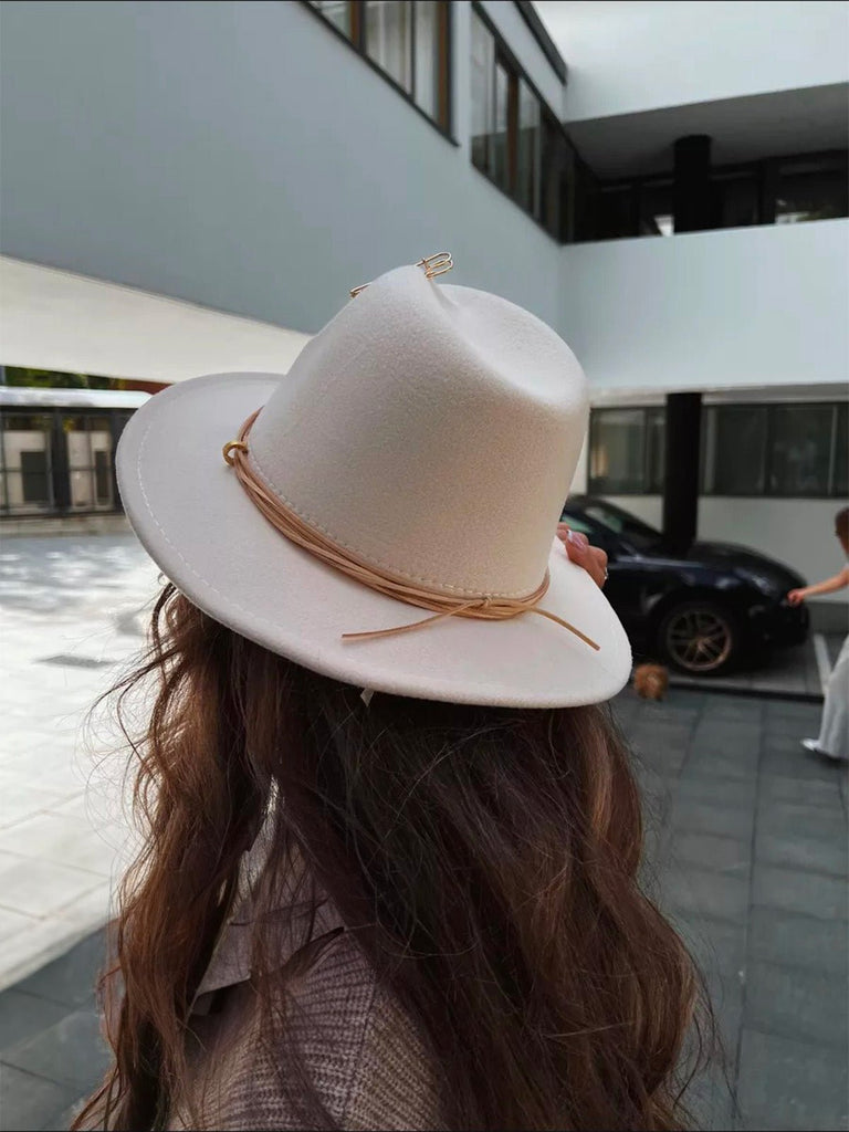 Chapeau feutre femme, chapeau large bord, accessoire mode automne, feutre doux confortable, avec bijou broche doré, modèle Murize - Chapeau de paille - Beige