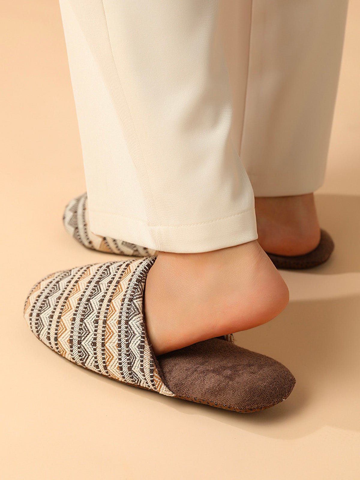 Chaussons d’intérieur coton, semelle souple antidérapante, confort thermique toutes saisons, chaussons unisexe, style maison cosy, modèle Cirmus - Chaussons - Marron XXS