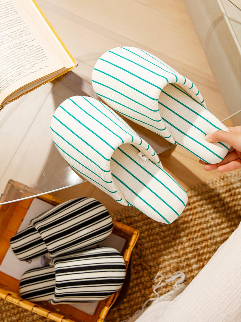 Chaussons d’intérieur rayés, chaussons coton confort, chaussons unisexe hiver, chaussons antidérapants maison, chaussons doublés chauds, modèle Triny - Chaussons - Blanc et vert XXS