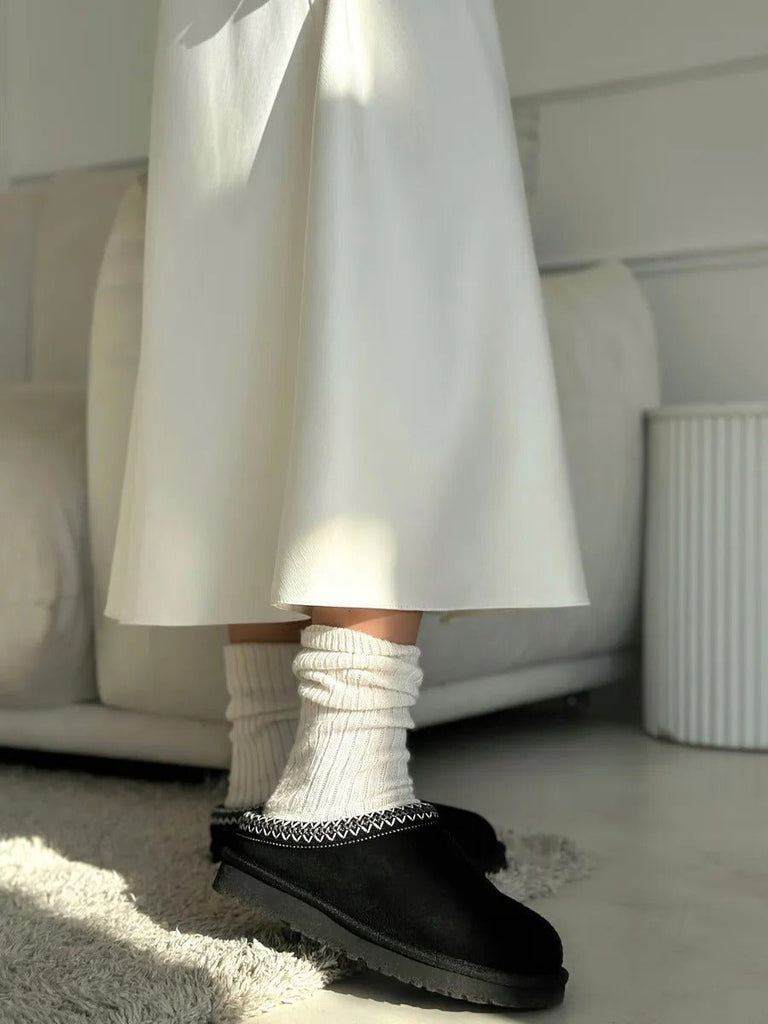 Chaussons femme hiver, chaussons fourrés laine pour l'hiver, chaussons semelle épaisse, confort maison, basket d'hiver, modèle Sinda - Chaussons - Noir 3XS