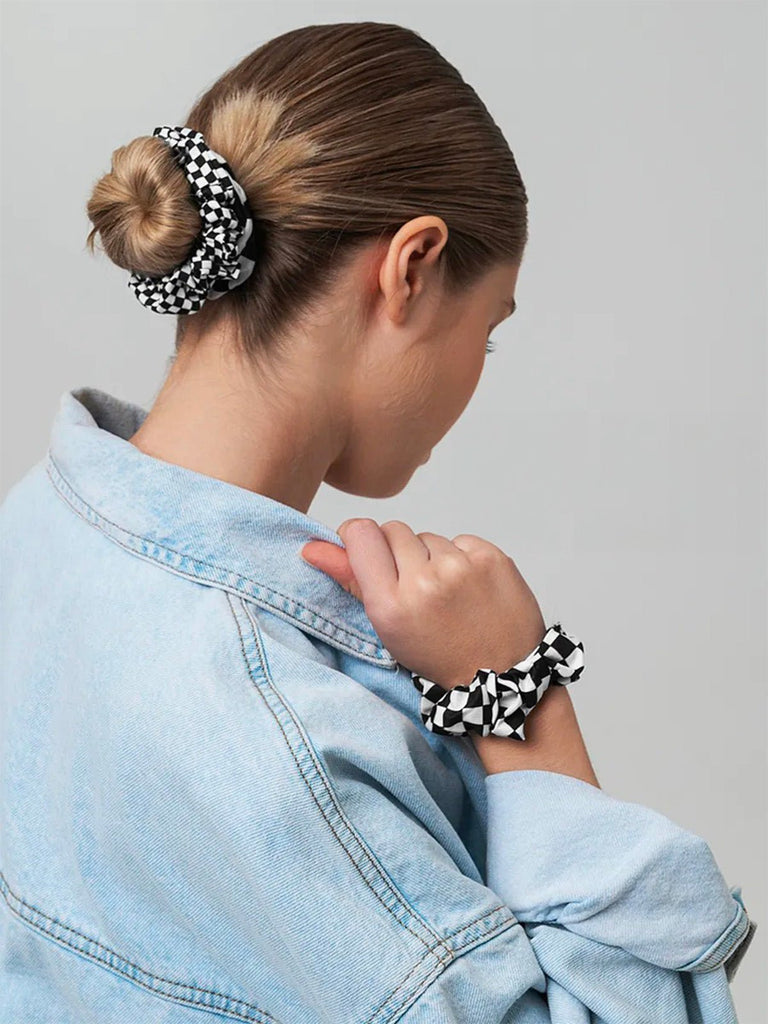 Chouchou cheveux femme, chouchou tissu noir blanc, élastique cheveux large, accessoire coiffure tendance, lot 3 scrunchies, modèle Wenzie - Chouchou - Blanc et noir