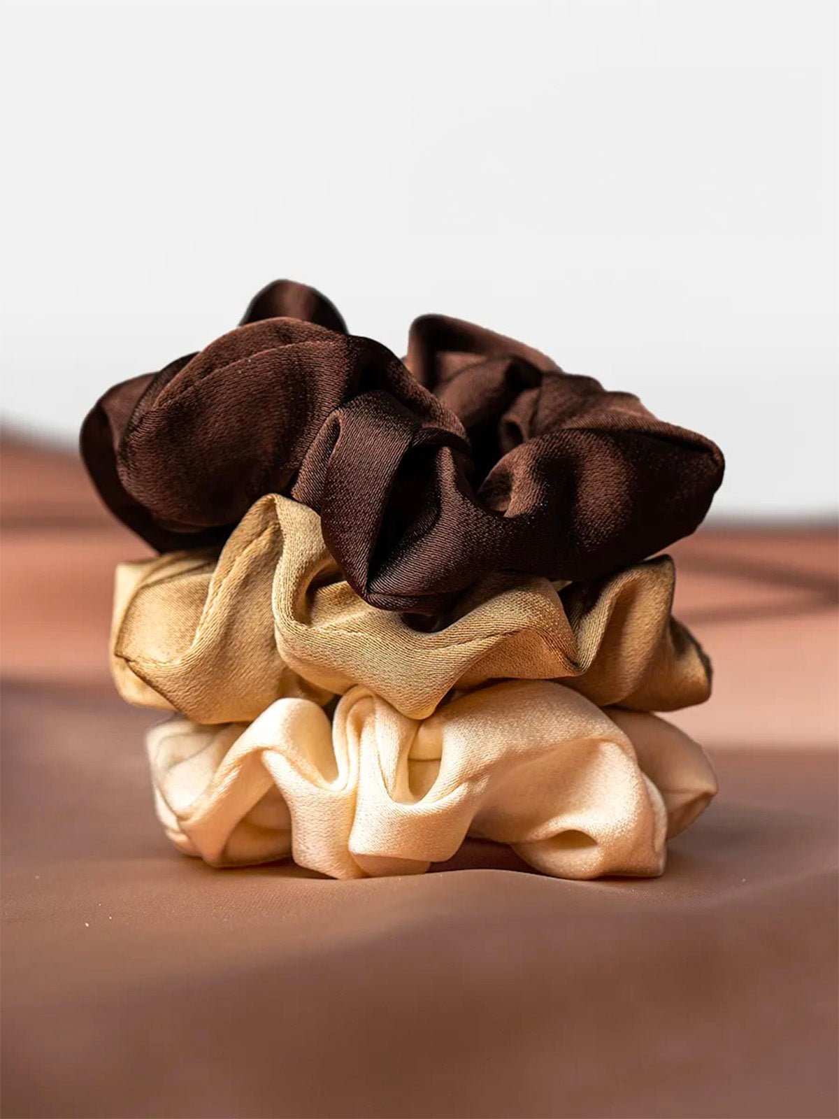 Chouchou cheveux imitation soie, chouchou satiné femme, accessoires cheveux doux, lot élastiques cheveux, chouchou volumineux, modèle Sakare - Chouchou - Multicolore