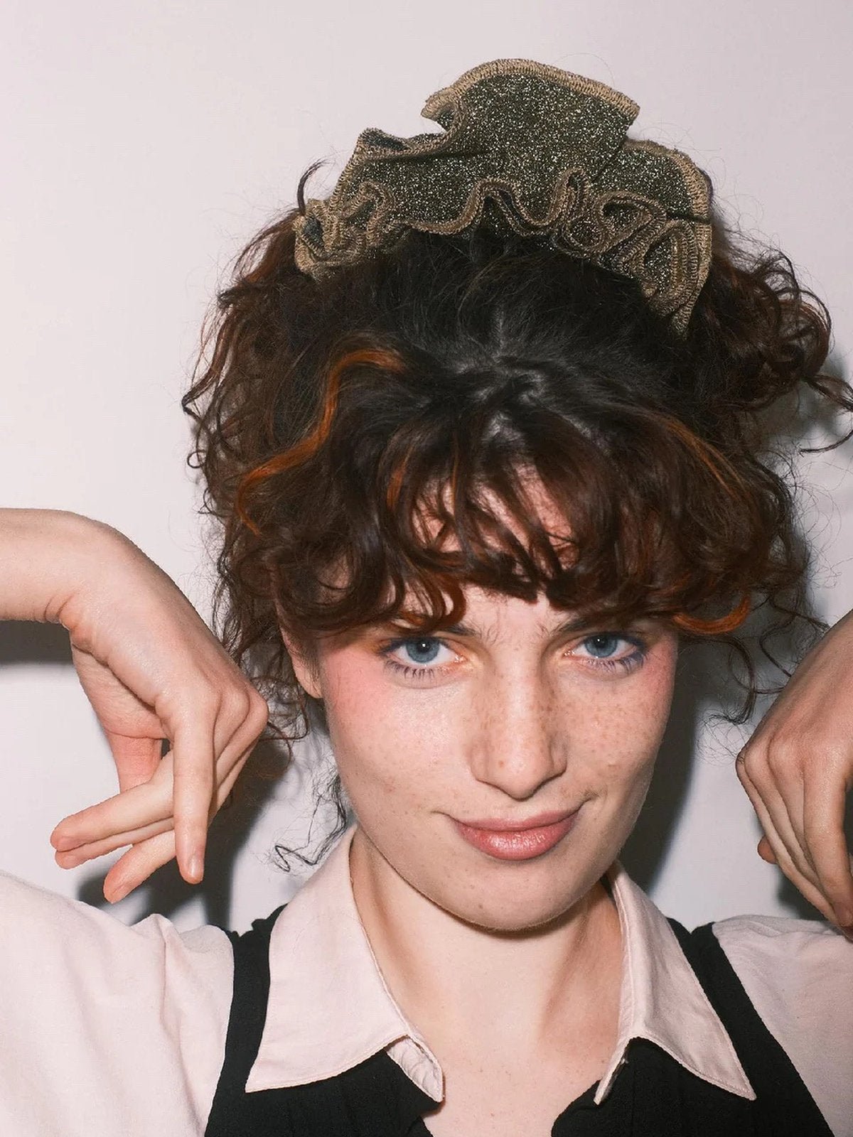 Chouchou cheveux pailleté, élastique cheveux brillant, accessoire femme soirée, chouchou volumineux, coiffure élégante, élastique large scintillant, accessoire cheveux doré ou argenté, modèle Valéria - Chouchou - Marron