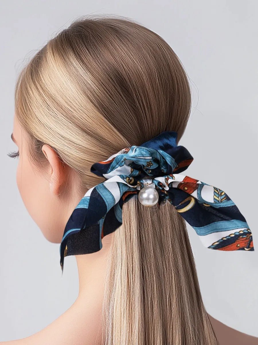 Chouchou cheveux satin perle, accessoire cheveux femme, élastique cheveux foulard, ruban décoratif queue de cheval, chouchou avec nœud, modèle Kessia - Chouchou - Bleu