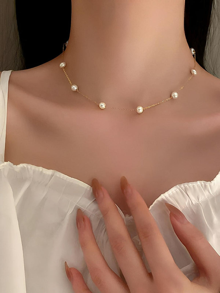 Collier chaîne géométrique femme, perle blanche imitation, pendentif papillon, style moderne, acier inoxydable, doré, modèle Kenza - Collier - Or 40 - 45cm