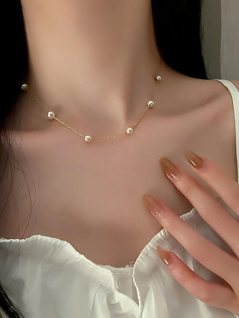 Collier chaîne géométrique femme, perle blanche imitation, pendentif papillon, style moderne, acier inoxydable, doré, modèle Kenza - Collier - Or 40 - 45cm