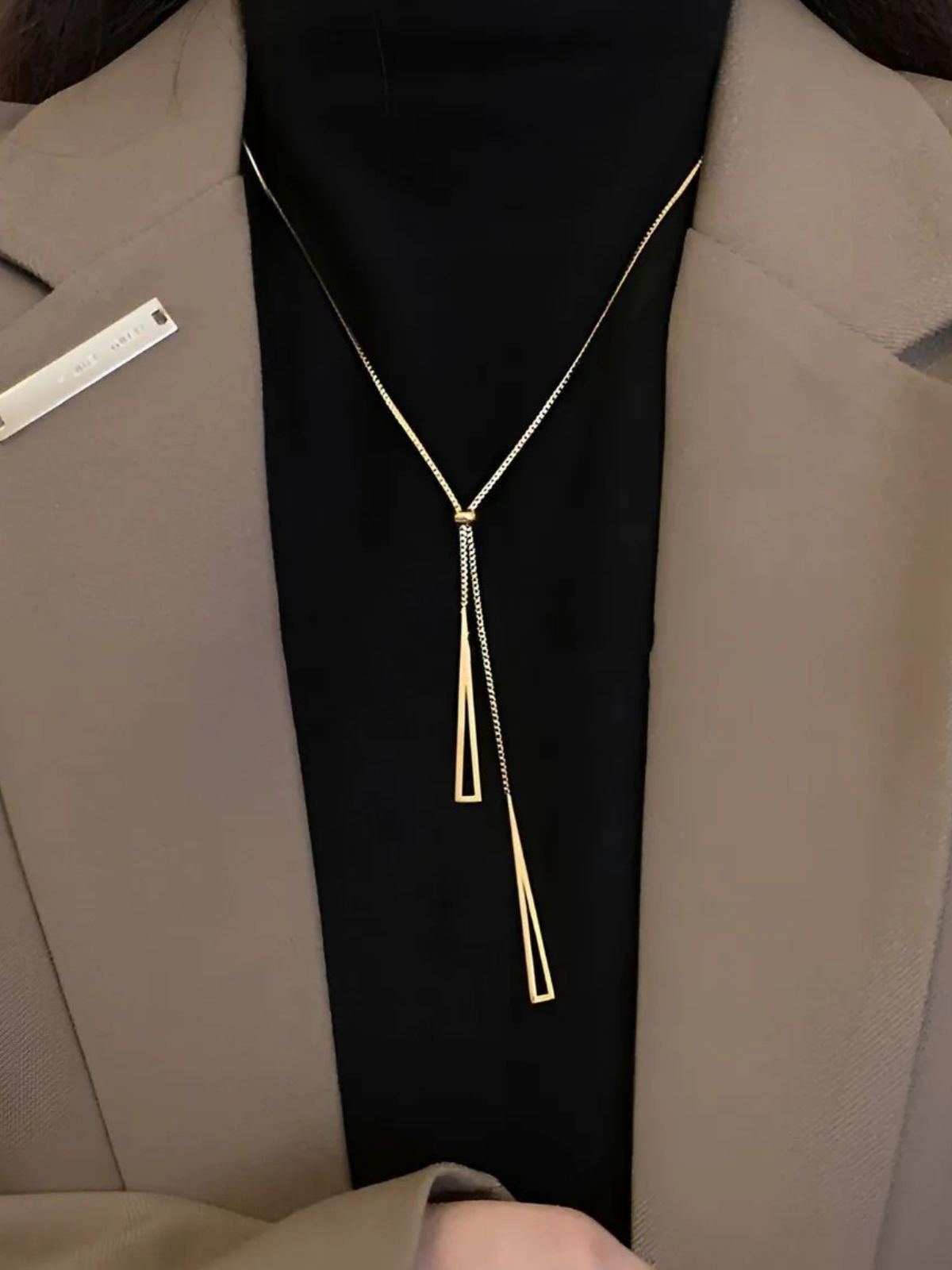 Collier chaîne triangle femme, acier titane, long, style géométrique, bijou moderne, modèle Fadoi - Collier - Or 30 - 40 cm