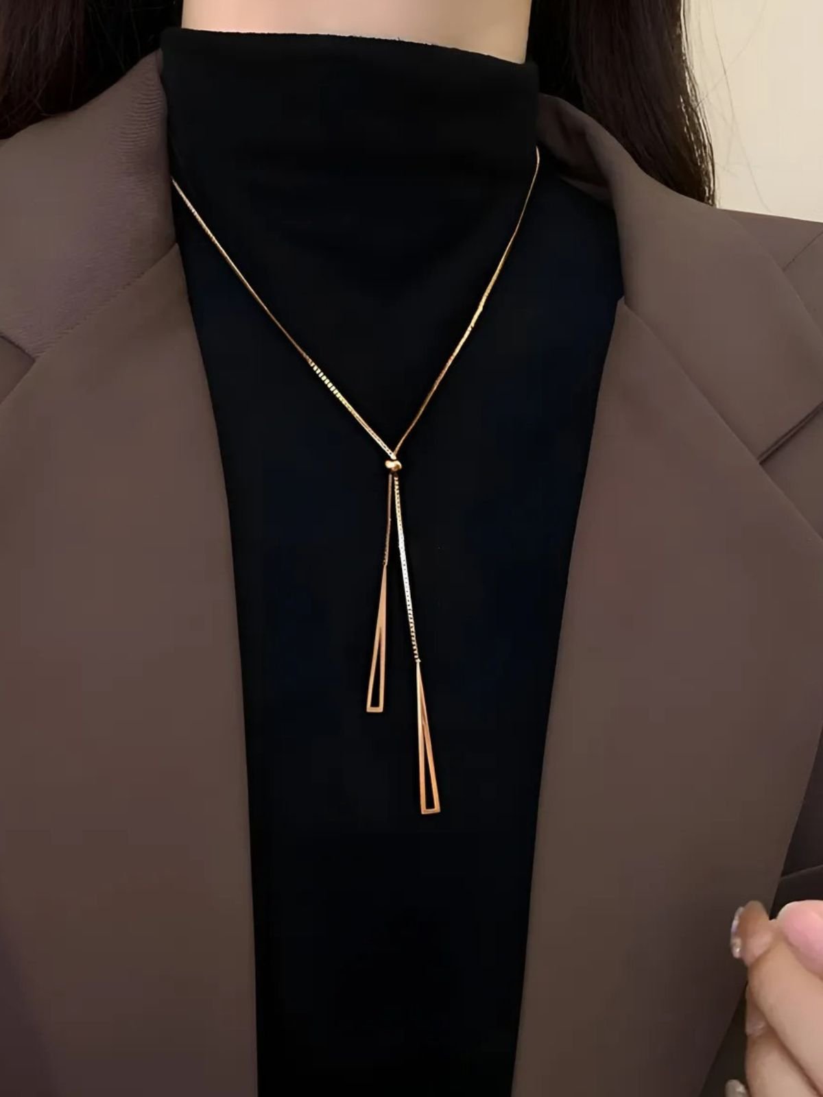 Collier chaîne triangle femme, acier titane, long, style géométrique, bijou moderne, modèle Fadoi - Collier - Or 30 - 40 cm