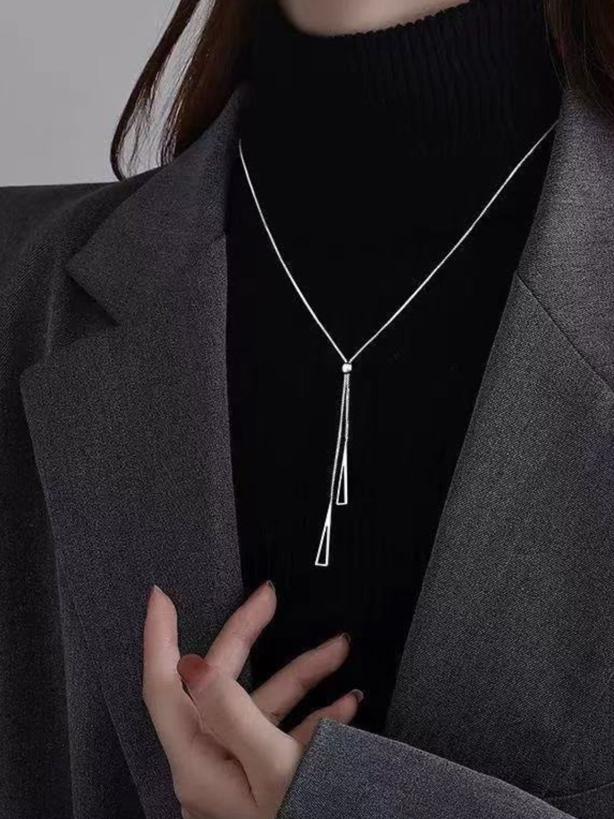 Collier chaîne triangle femme, acier titane, long, style géométrique, bijou moderne, modèle Fadoi - Collier - Argent 30 - 40 cm