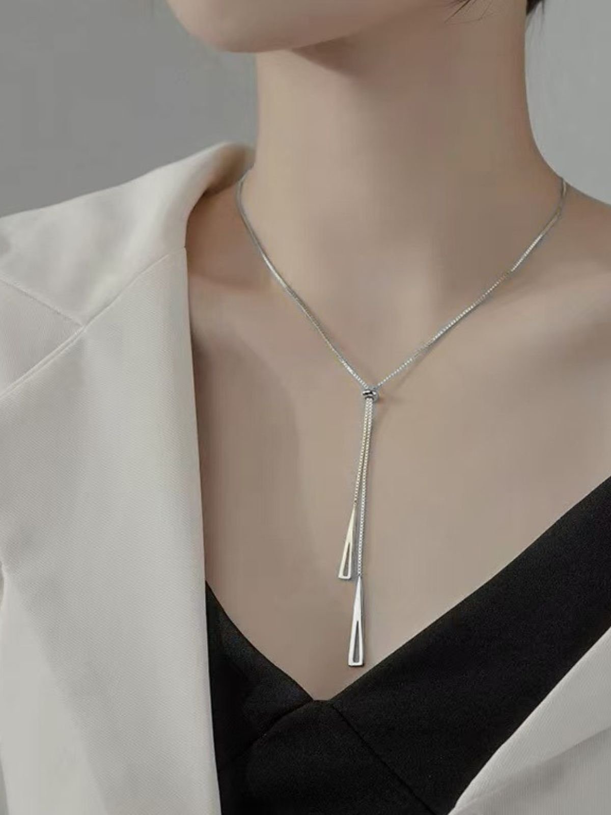 Collier chaîne triangle femme, acier titane, long, style géométrique, bijou moderne, modèle Fadoi - Collier - Argent 30 - 40 cm