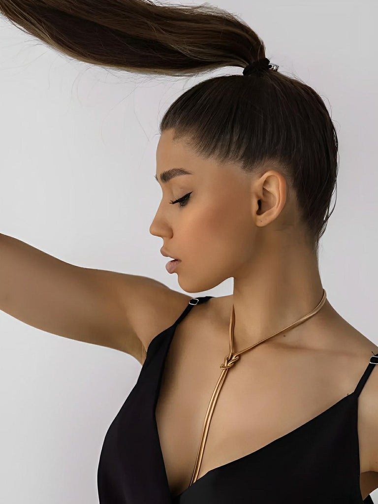 Collier doré serpent noué, chaîne longue fluide, style ins, titane plaqué or 18K, modèle Octavia - Collier - Or