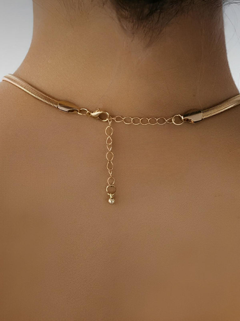 Collier doré serpent noué, chaîne longue fluide, style ins, titane plaqué or 18K, modèle Octavia - Collier - Or