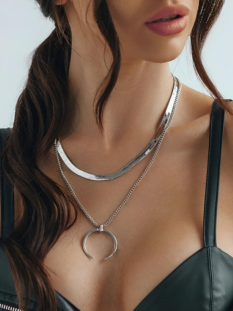Collier double chaîne dorée femme, pendentif croissant, style vintage, chaîne plate brillante, look superposé, modèle Vanessa - Collier - Argent