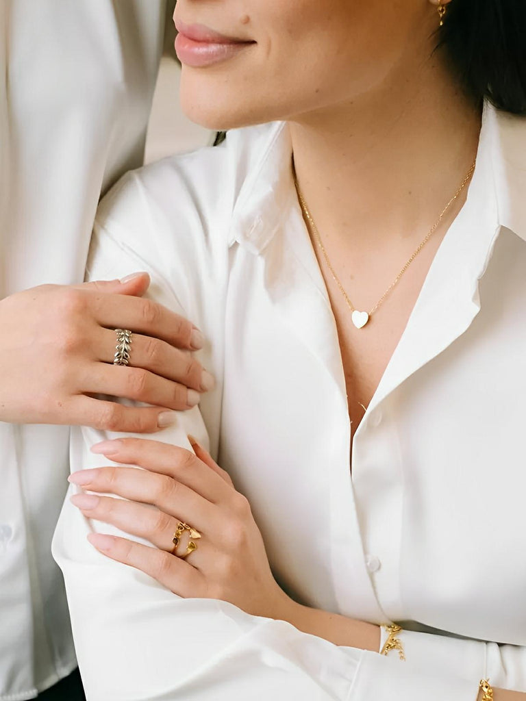 Collier femme cœur acier inoxydable, pendentif love argenté, bijou tendance romantique, chaîne fine ajustable, idée cadeau délicate, modèle Venda - Collier - Or