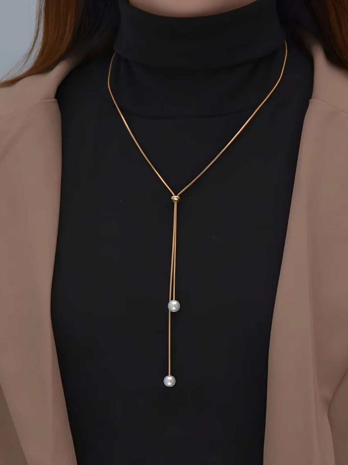 Collier long doré, perles blanches, chaîne serpent, ajustable, tendance féminine, modèle Fleurida - Collier - Or 40 - 60 cm