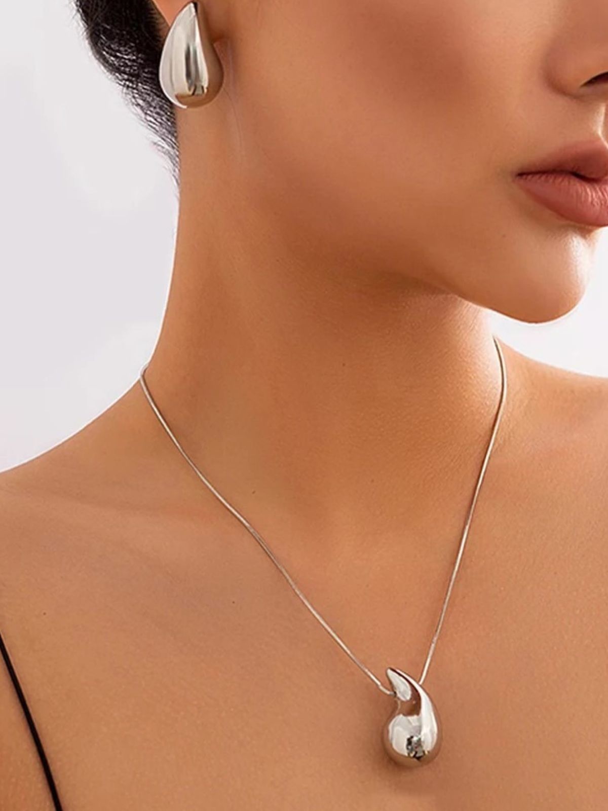 Collier pendentif goutte d'eau, chaîne os de serpent, style minimaliste, bijou doré ou argenté, modèle Flora - Collier - Argent 45 cm
