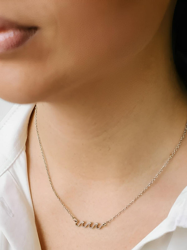 Collier pendentif vague doré, acier inoxydable, design chic, style européen, dorure 18 carats, modèle Valerianne - Collier - Argent