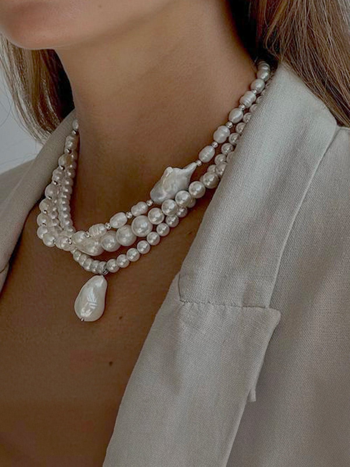 Collier perles blanches d'acrylique, pendentif baroque, acier inoxydable, chaîne réglable, modèle Katy - Collier - Blanc 40+5 cm