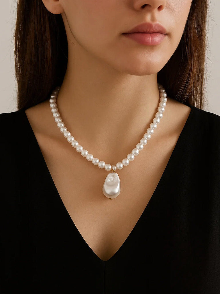 Collier perles blanches d'acrylique, pendentif baroque, acier inoxydable, chaîne réglable, modèle Katy - Collier - Blanc 40+5 cm