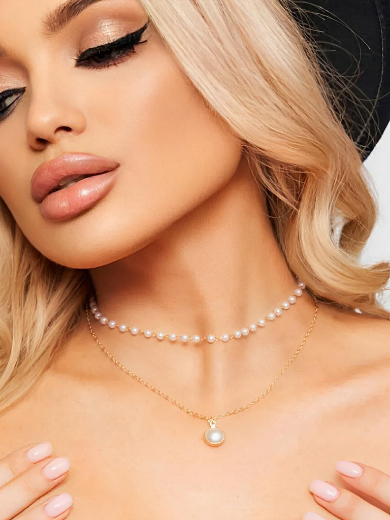 Collier ras du cou double rang, chaîne serpent, perles blanches, acier titane, style rétro, pendentif perle, modèle Ortensia - Collier - Or 40 - 45 cm