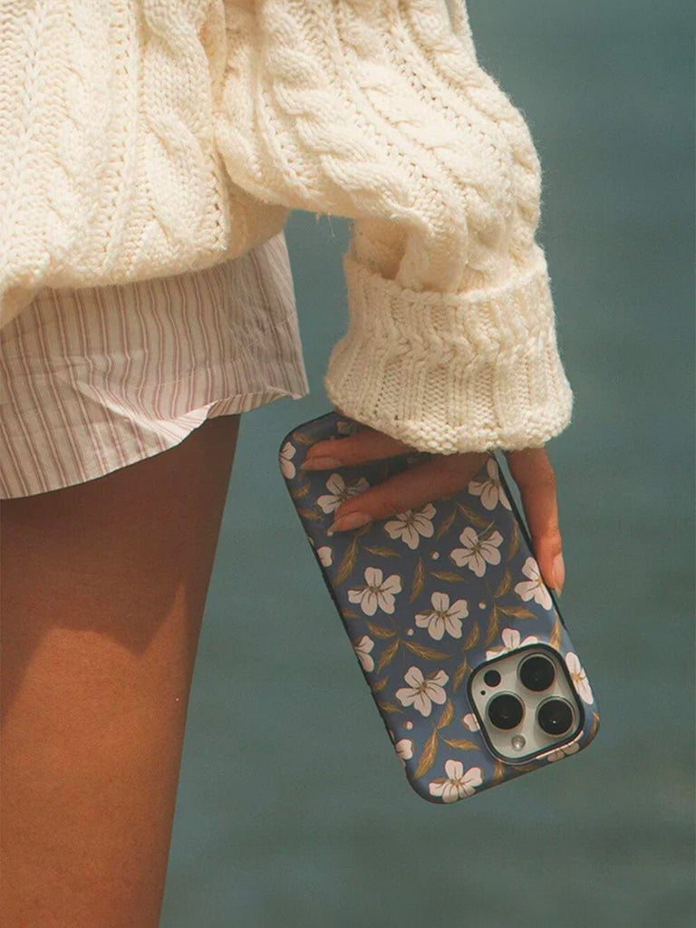 Coque iPhone fleurs, protection MagSafe, motif floral bleu, anti - choc, surface mate, compatible charge sans fil, style romantique champêtre, modèle Evelyne - Coque iPhone - Bleu iPhone XR