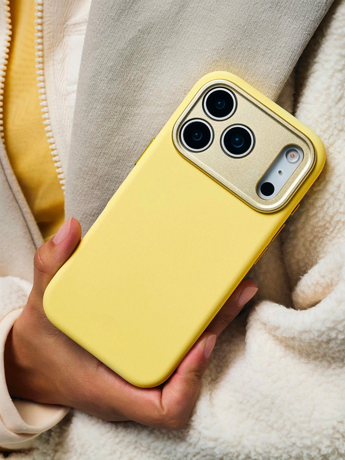 Coque iPhone silicone liquide, douce au toucher, protection intégrale, antichoc, design mat, rebords caméra renforcés, modèle Zerbi - Coque iPhone - Jaune iPhone 13