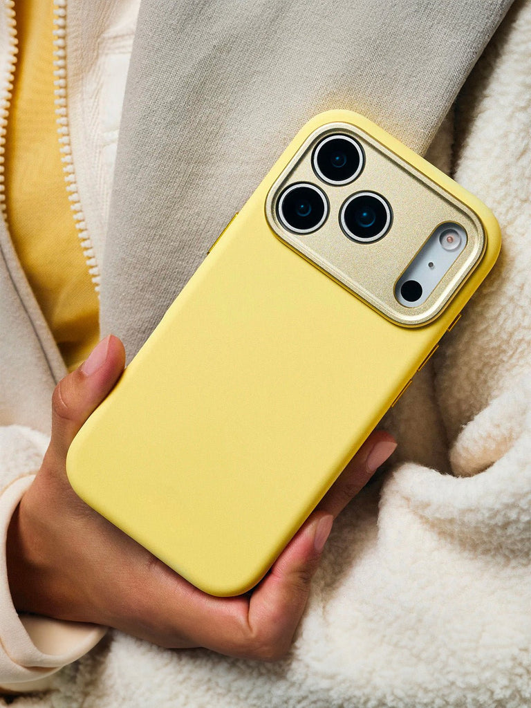 Coque iPhone silicone liquide, douce au toucher, protection intégrale, antichoc, design mat, rebords caméra renforcés, modèle Zerbi - Coque iPhone - Jaune iPhone 13
