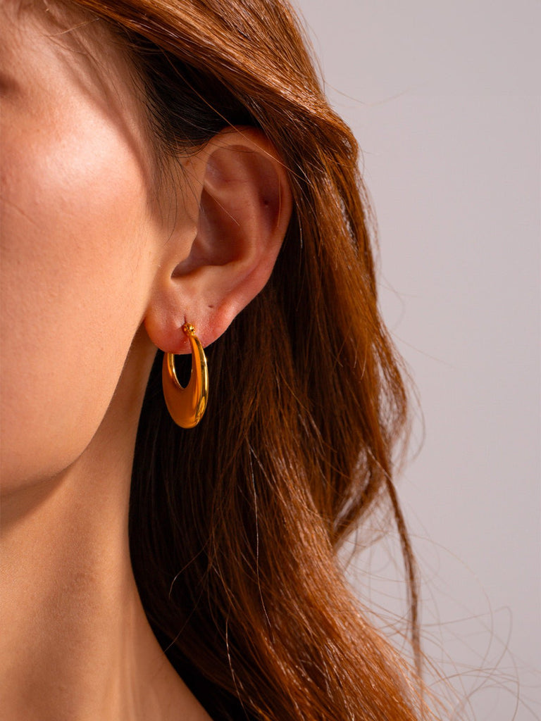 Créoles bombées dorées, boucles d'oreilles U, acier inoxydable, design géométrique, look lumineux, modèle Hinam - Boucles d'oreilles - Or