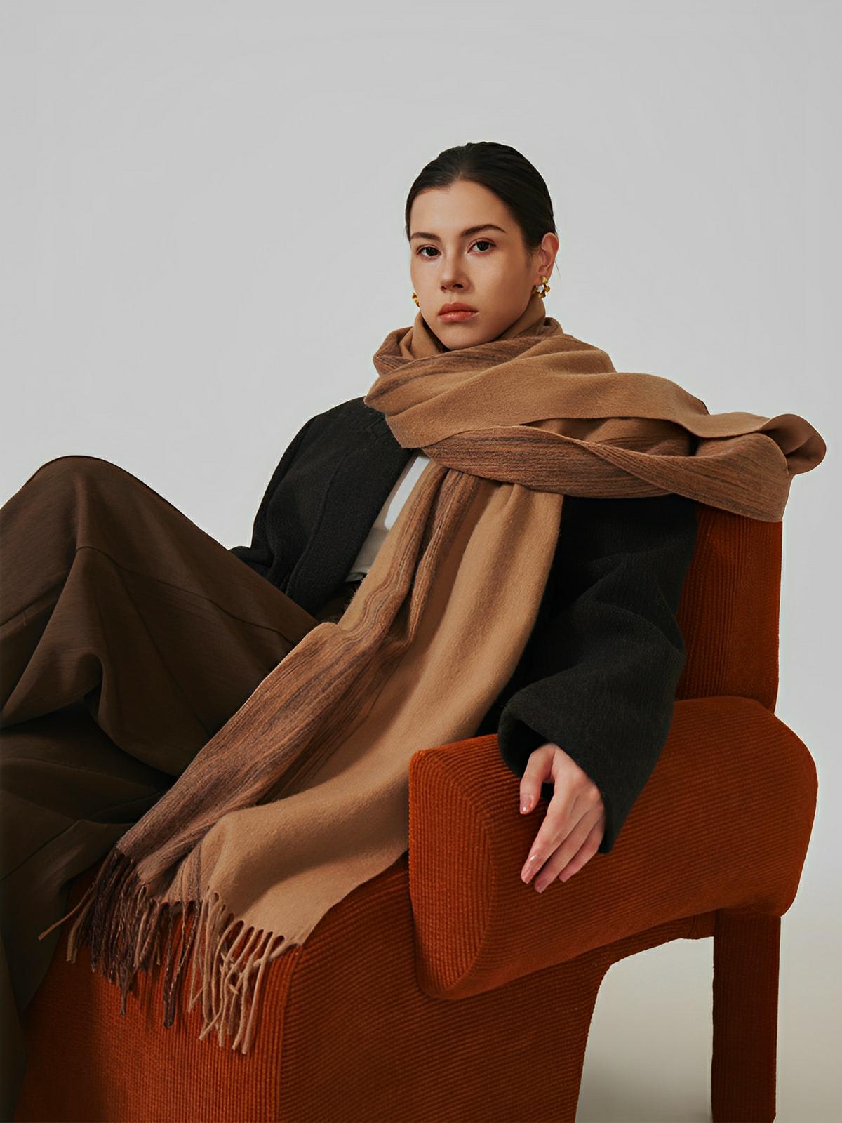 Écharpe 100% laine chaude pour femme, finition frangée, motif camel et brun, douceur hivernale luxueuse, modèle Galia - Écharpe - Marron
