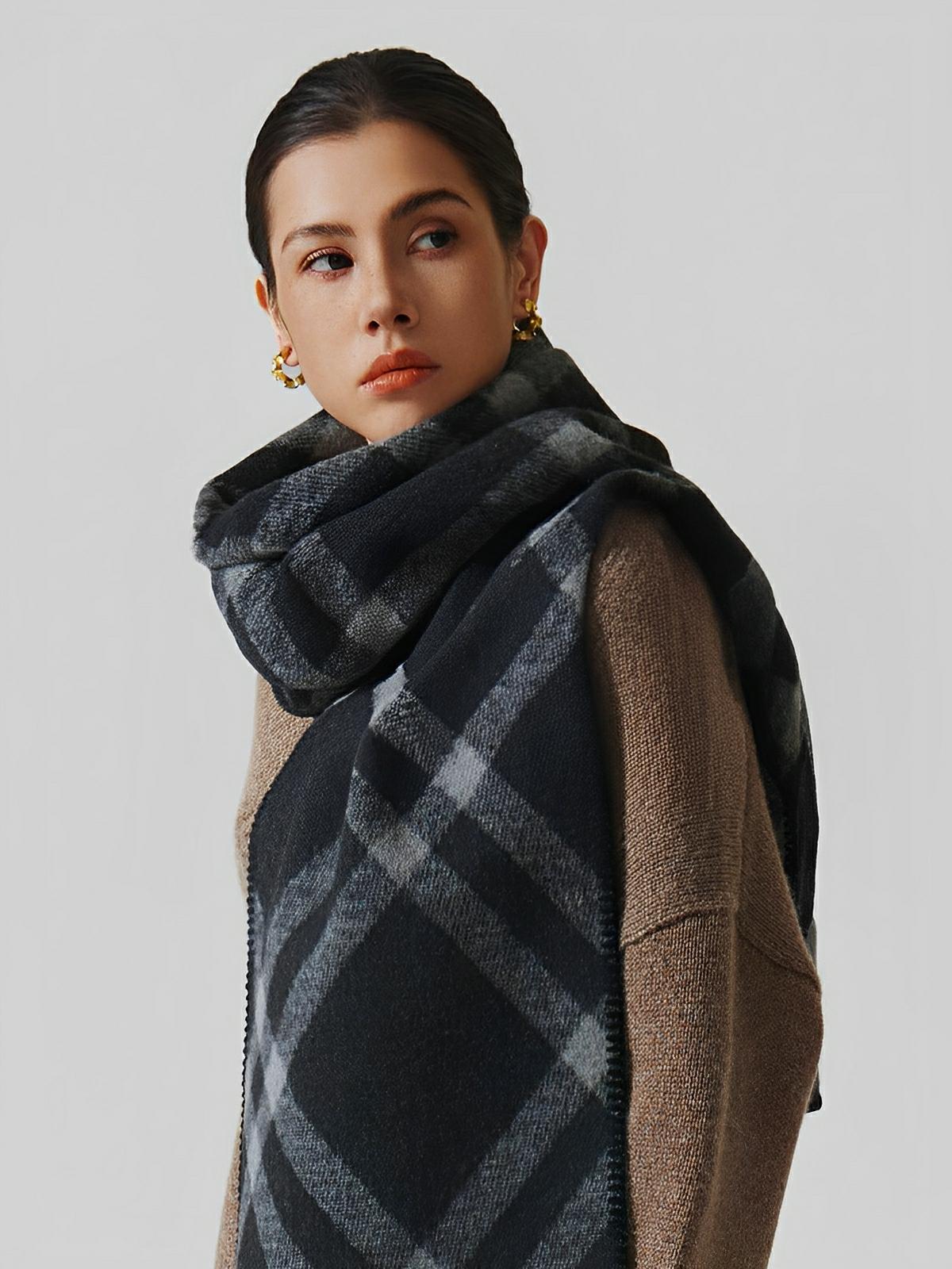 Écharpe à carreaux double face, chaude hiver femme, en laine douce longue, motif british chic luxueux, modèle Barina - Écharpe - Noir et gris