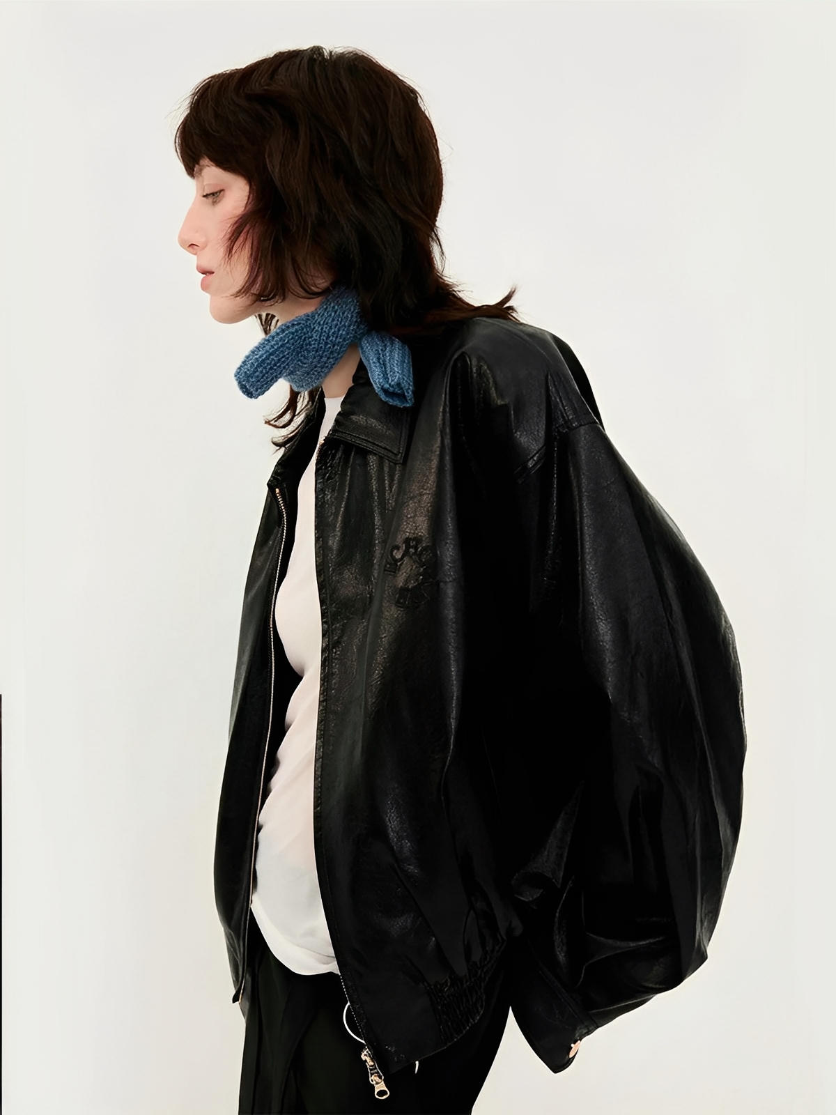 Écharpe courte unisexe en laine mélangée, mini foulard tricoté, douceur chaude pour l’hiver, style minimal chic, accessoire tendance automne hiver, modèle Migène - Écharpe - Bleu