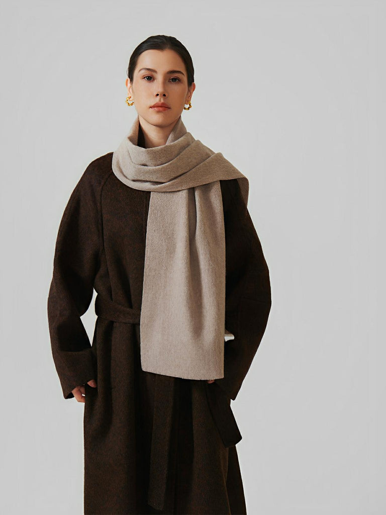 Écharpe en laine douce unie, format long, chaleur hivernale, confort naturel, style épuré, modèle Bérénice - Écharpe - Taupe