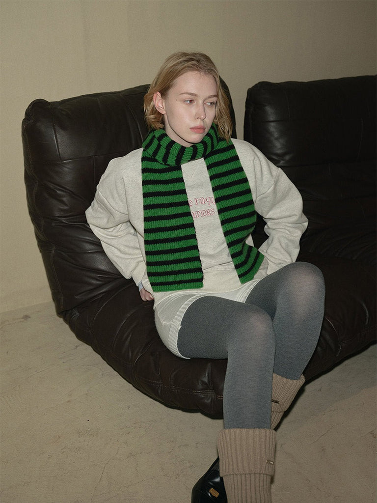 Écharpe en laine rayée, tricot chaud et doux, accessoire d'hiver tendance, rayures larges colorées, chaleur et confort au quotidien, modèle Harria - Écharpe - Vert et noir