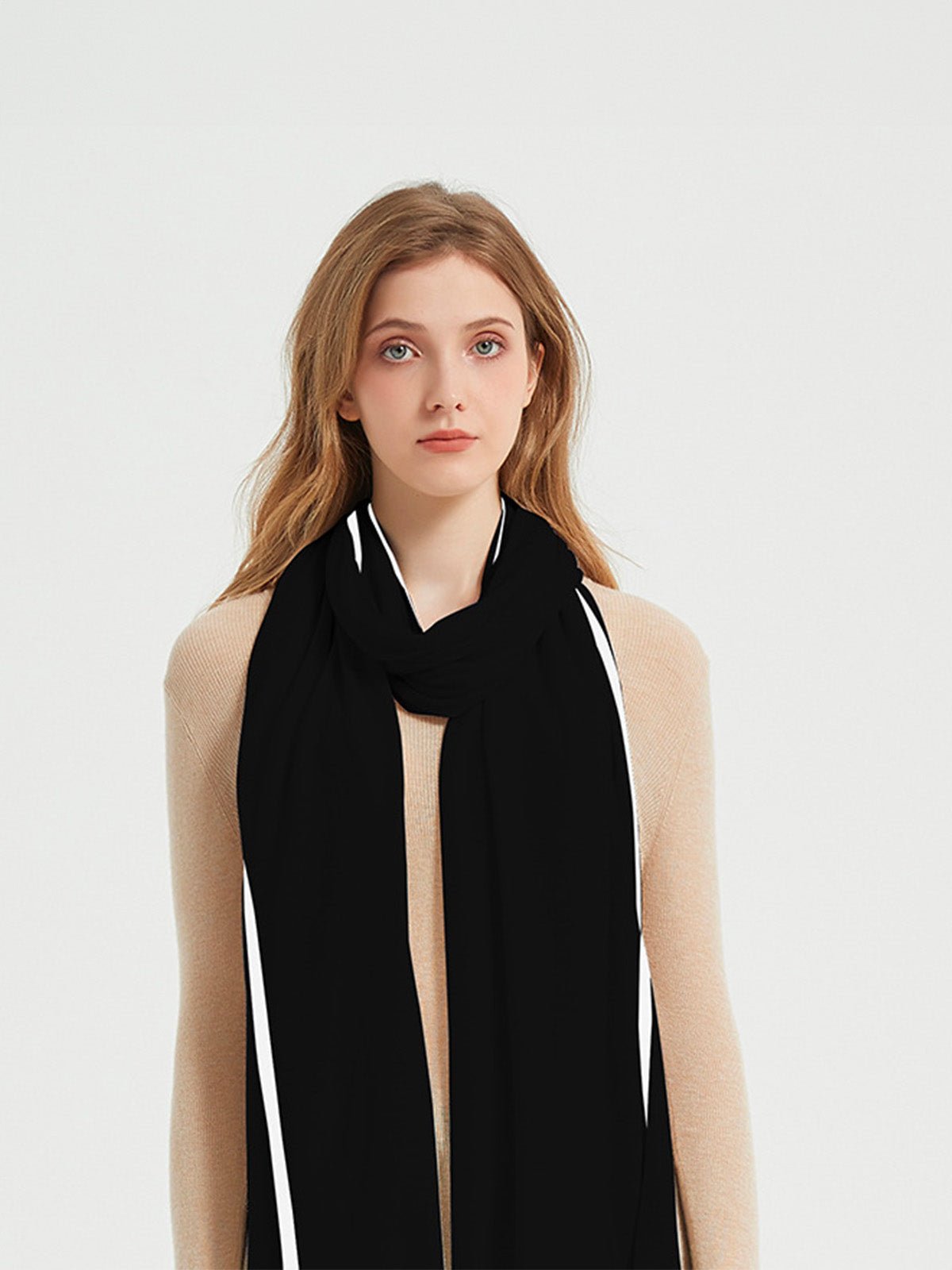 Écharpe femme hiver, longue écharpe chaude, laine cachemire modale, bords contrastés, style sobre et chic, modèle Gwen - Écharpe - Noir