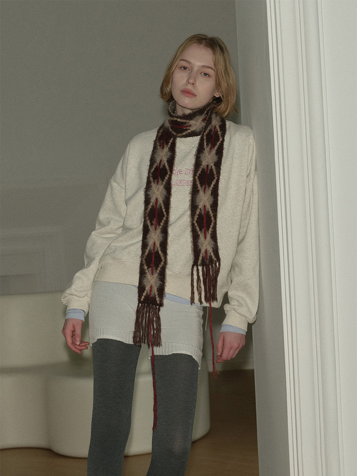 Écharpe fine en maille, motif géométrique, coloris café, effet brossé, longue et douce, modèle Sidie - Écharpe - Marron