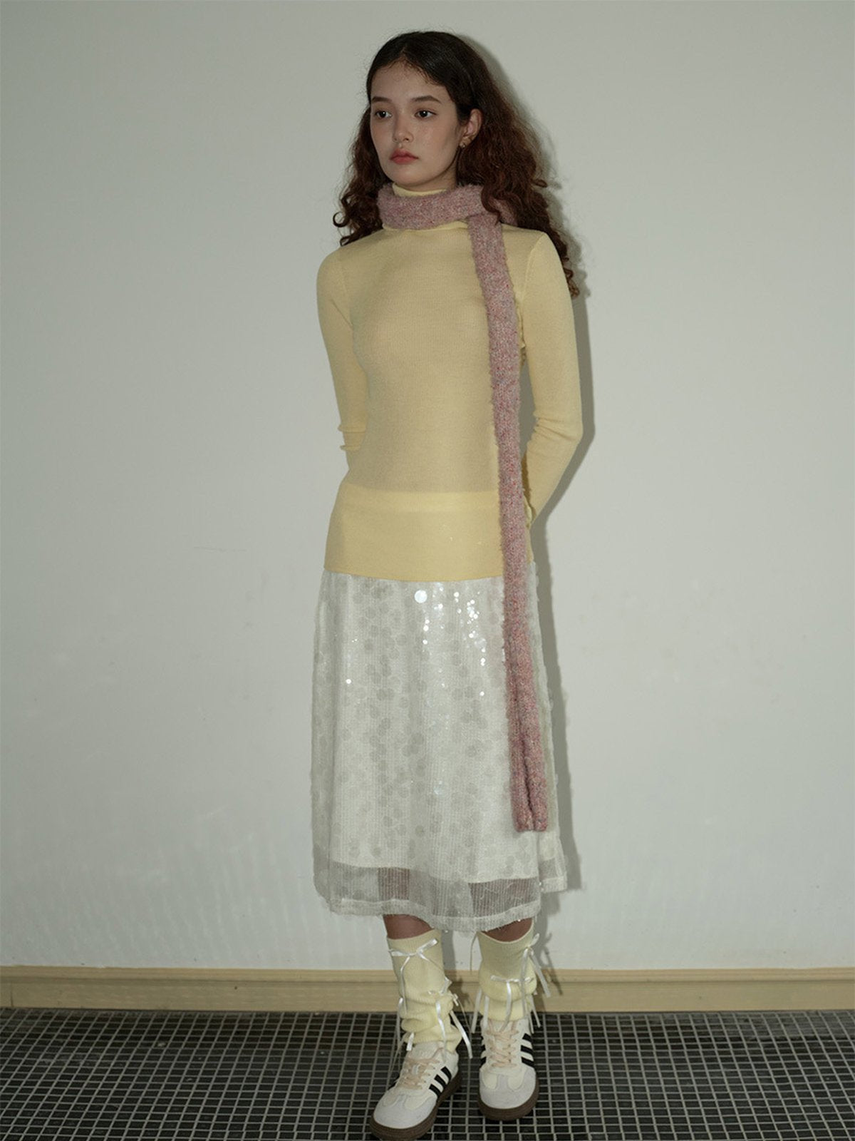 Écharpe fine femme hiver, tricotée à la main, longue et étroite, toucher doux, coloris pastel chiné, accessoire chaud et léger, modèle Icy - Écharpe - Rose