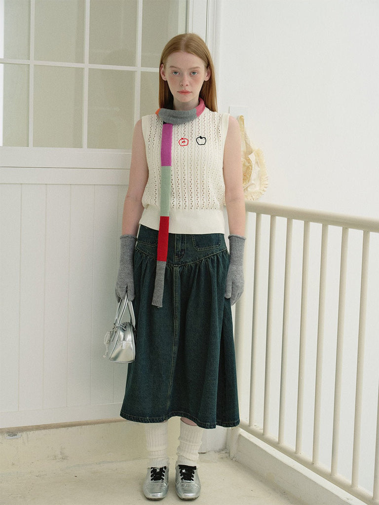 Écharpe fine multicolore en laine, design color block graphique, tricot doux et chaud, style streetwear minimaliste, accessoire hiver léger et stylé, longue écharpe patchwork, mix matières laine et acrylique, modèle Azunda - Écharpe - Style 2