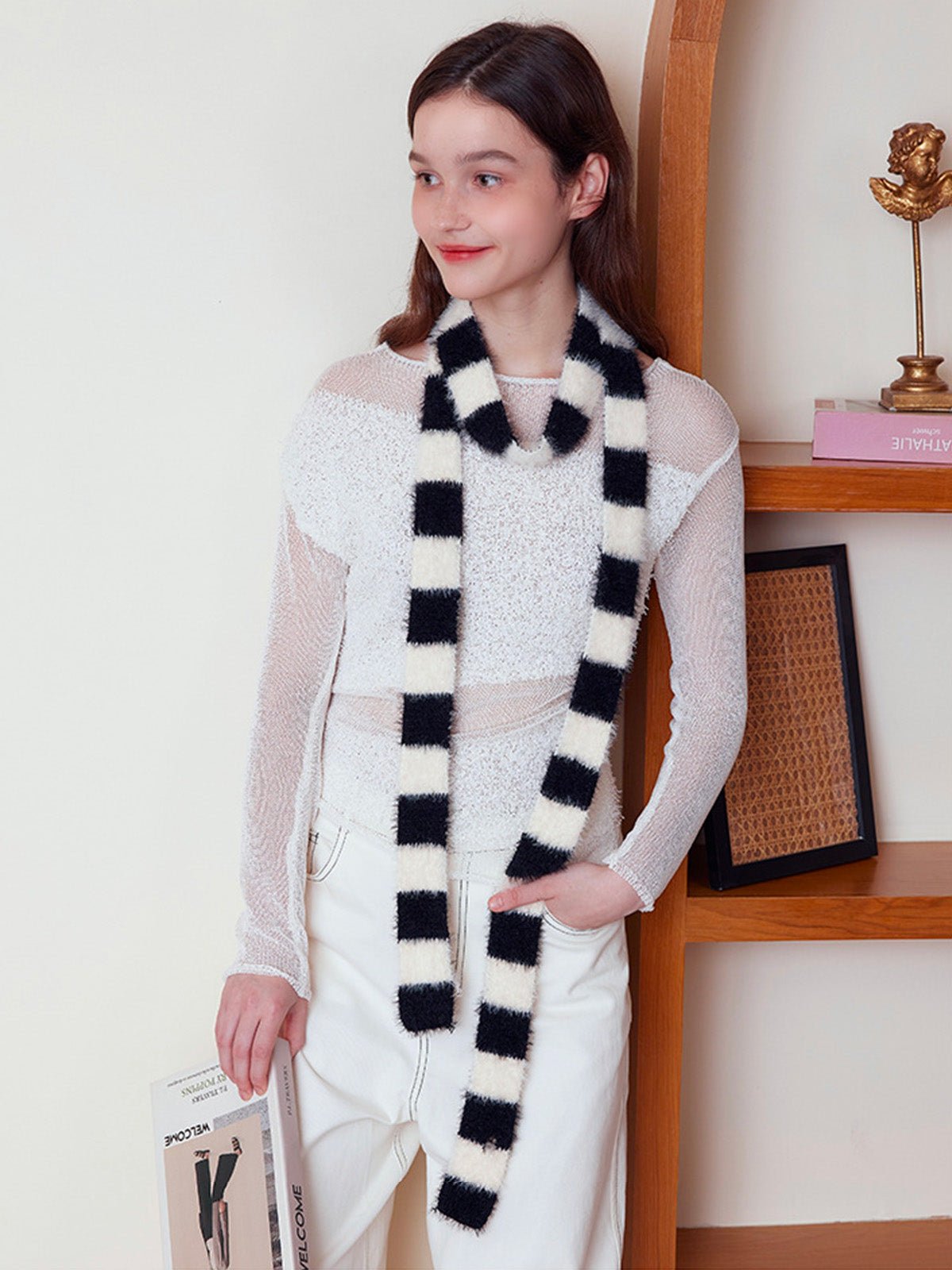 Écharpe fine rayée femme, écharpe douce et longue, écharpe hiver colorée, écharpe fine en nylon, écharpe chaude pour l'hiver, modèle Insy - Écharpe - Noir et blanc