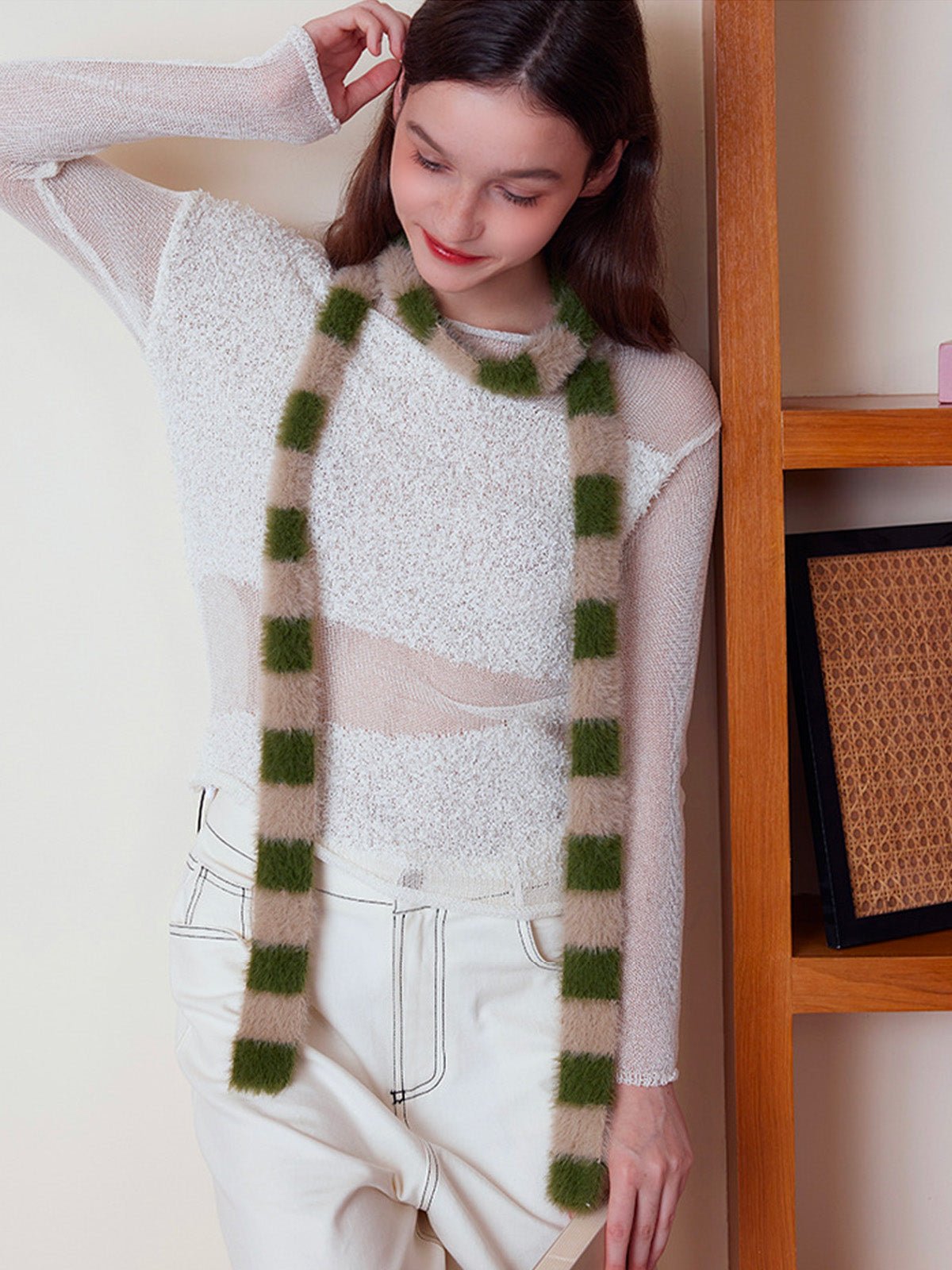 Écharpe fine rayée femme, écharpe douce et longue, écharpe hiver colorée, écharpe fine en nylon, écharpe chaude pour l'hiver, modèle Insy - Écharpe - Vert et beige