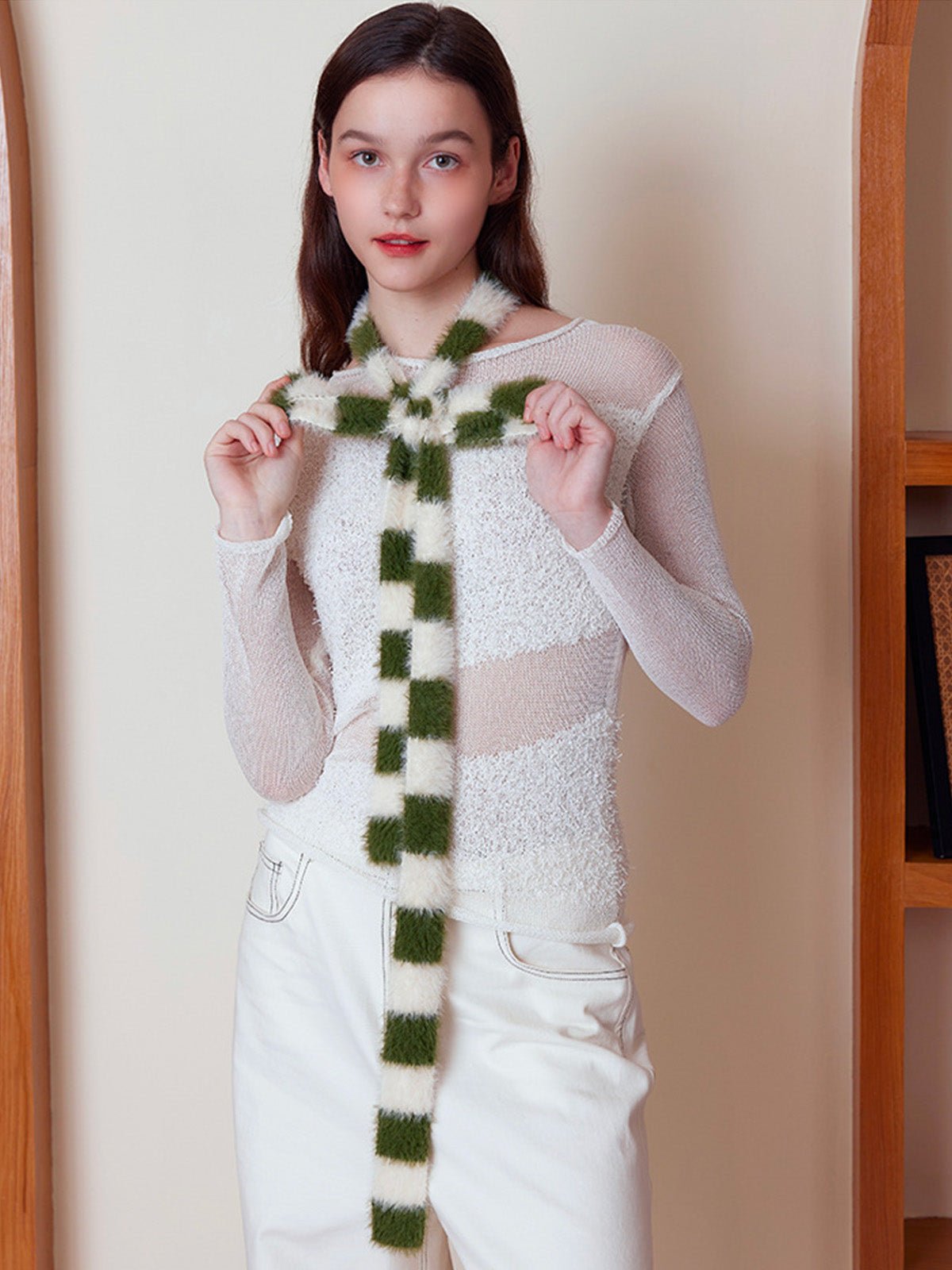 Écharpe fine rayée femme, écharpe douce et longue, écharpe hiver colorée, écharpe fine en nylon, écharpe chaude pour l'hiver, modèle Insy - Écharpe - Vert et blanc