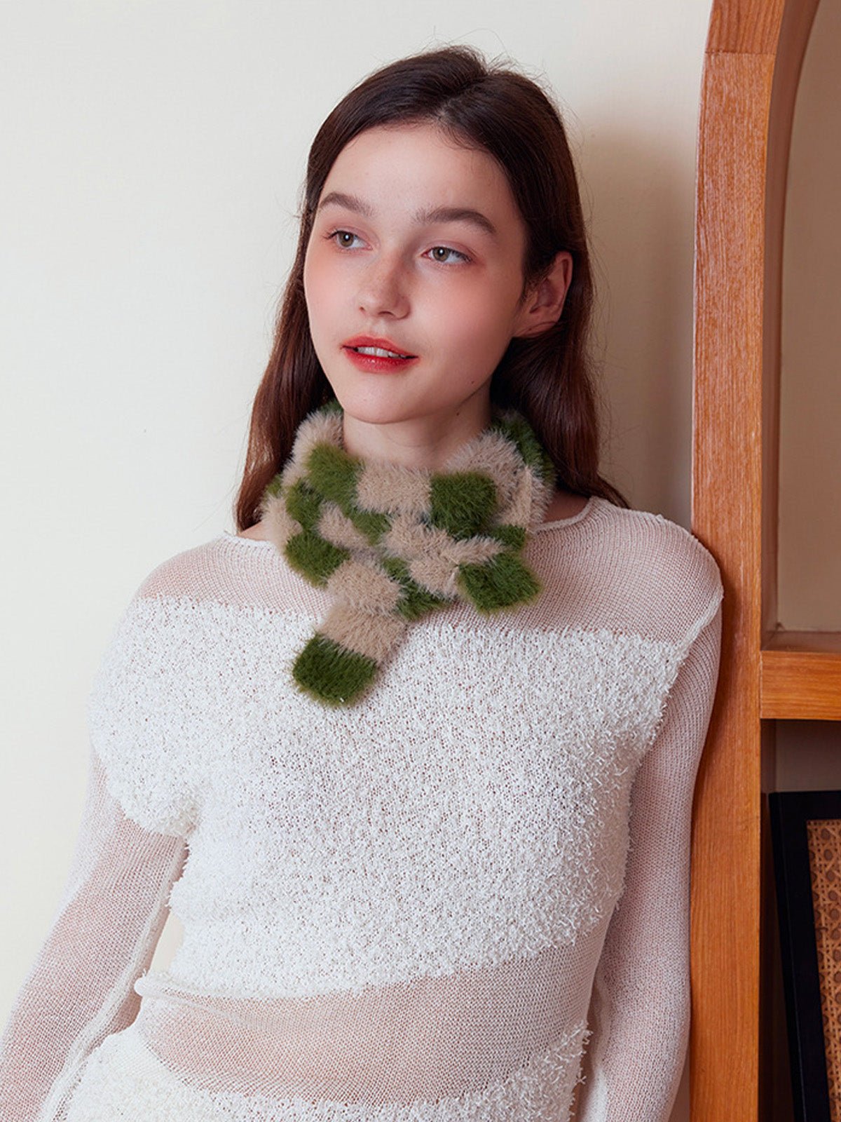 Écharpe fine rayée femme, écharpe douce et longue, écharpe hiver colorée, écharpe fine en nylon, écharpe chaude pour l'hiver, modèle Insy - Écharpe - Vert et beige