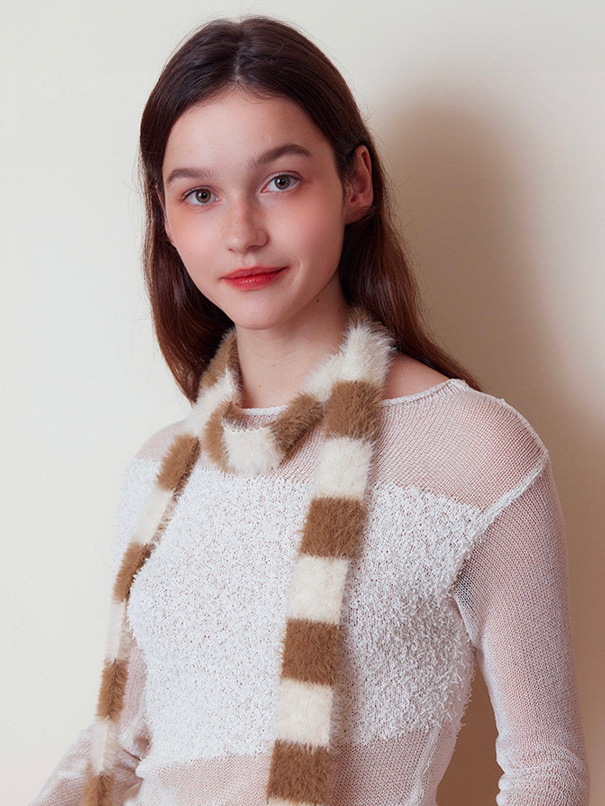 Écharpe fine rayée femme, écharpe douce et longue, écharpe hiver colorée, écharpe fine en nylon, écharpe chaude pour l'hiver, modèle Insy - Écharpe - Blanc et camel