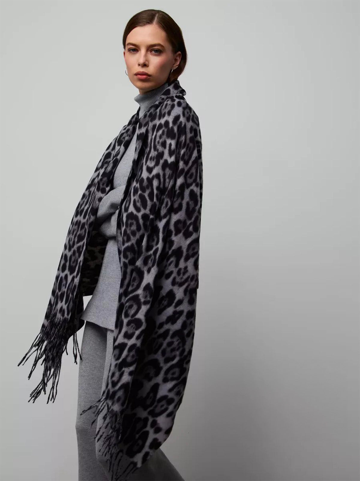 Écharpe léopard femme, douce et chaude, laine et éco - cachemire, grand format 180x70 cm, accessoire hiver chic, style audacieux et confortable, modèle Zorus - Écharpe - Gris