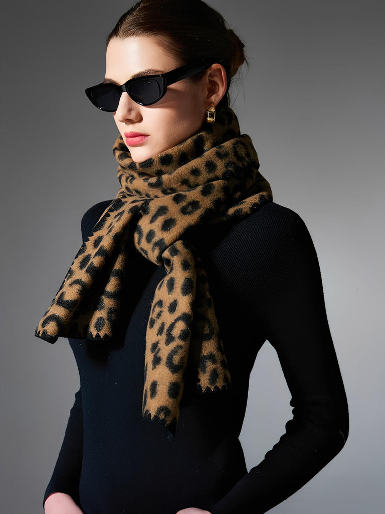 Écharpe léopard femme hiver, écharpe chaude douce longue, motif animalier tendance, accessoire mode automne, style chic et audacieux, modèle Stegma - Écharpe - Camel
