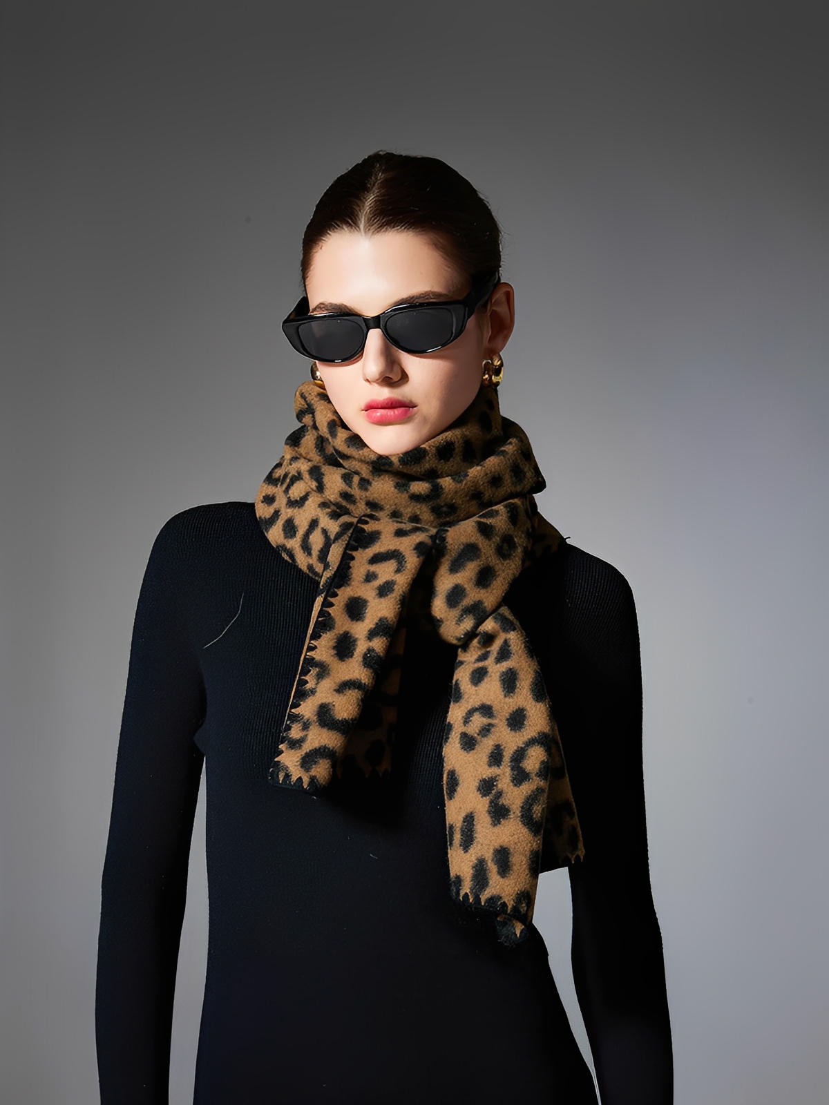 Écharpe léopard femme hiver, écharpe chaude douce longue, motif animalier tendance, accessoire mode automne, style chic et audacieux, modèle Stegma - Écharpe - Camel