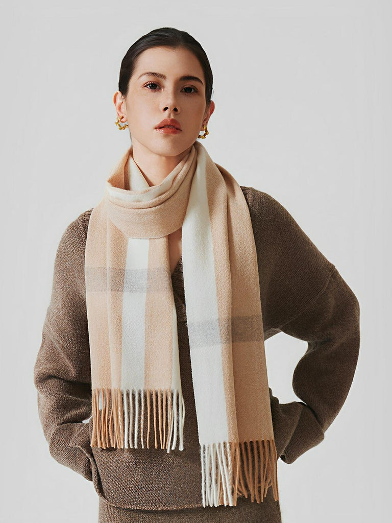 Écharpe longue 100% laine d’agneau, douce, à carreaux avec franges, accessoire chaud et raffiné pour l’hiver, modèle Dori - Écharpe - Blanc