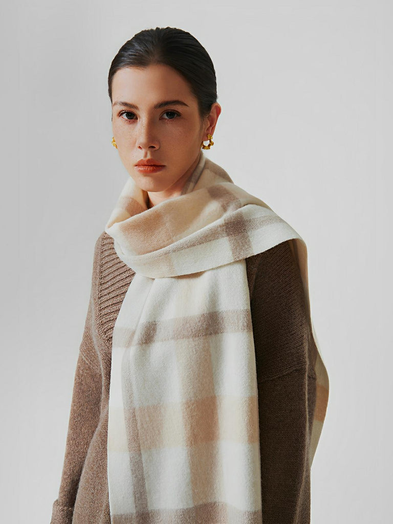 Écharpe longue 100% laine d’agneau, douce, à carreaux avec franges, accessoire chaud et raffiné pour l’hiver, modèle Dori - Écharpe - Blanc